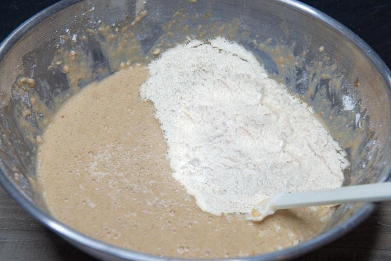 Applesauce & Almond Cake